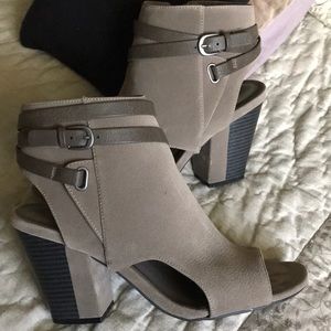 super cute neutral booties